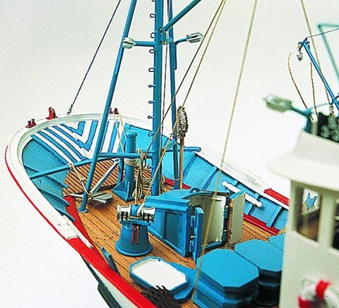 Maquette de bateau de pêche en bois