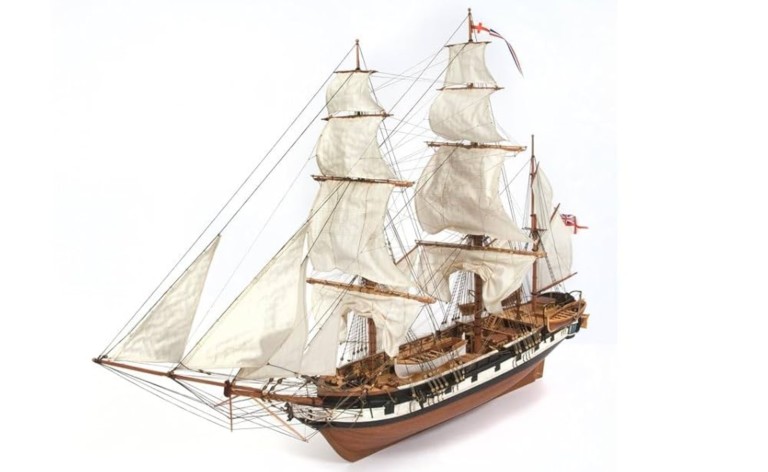 Maquette de bateau en bois HMS Beagle