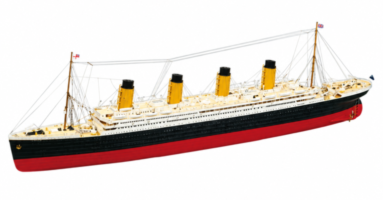 Maquette en bois du Titanic