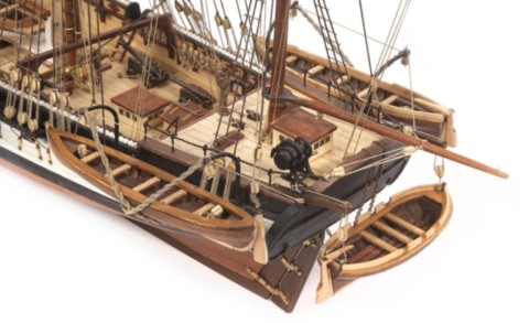 Maquette de bateau en bois HMS Beagle